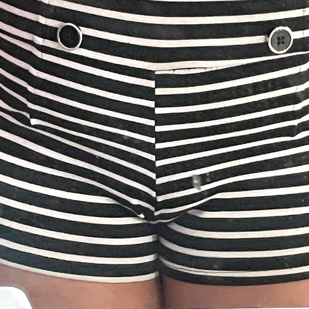 Black and white shorts with buttons medium